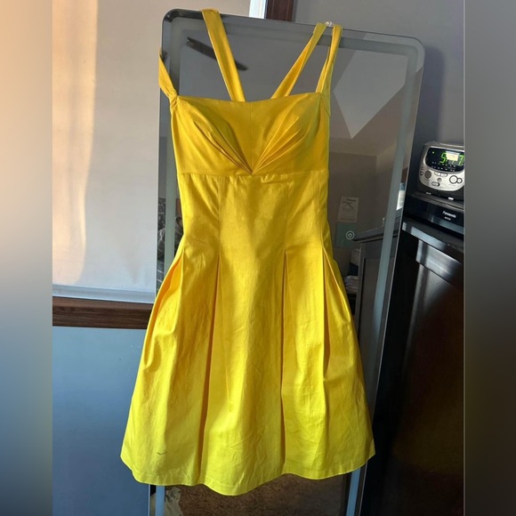 Yellow formal dress - Picture 1 of 1